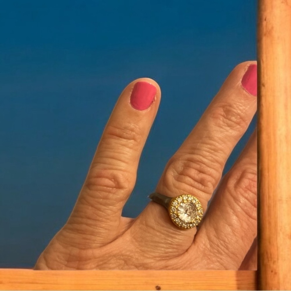 Beautiful Women’s Gold Black CZ Ring